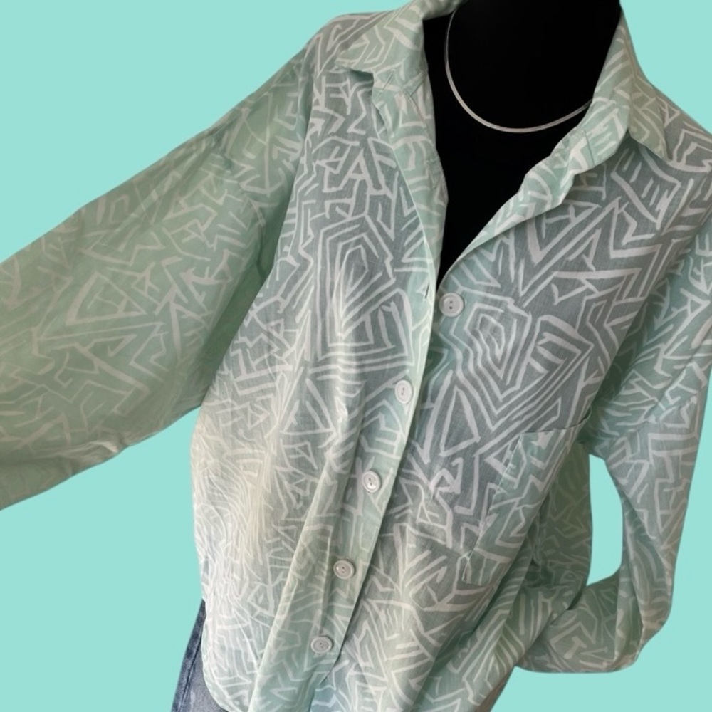 Vintage mint white long button up overshirt back tail buttons